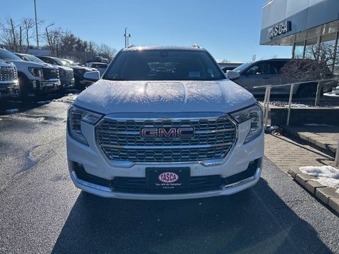 Used 2023 GMC Terrain Denali image 2