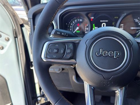 Used 2024 Jeep Wrangler Unlimited Sahara image 22