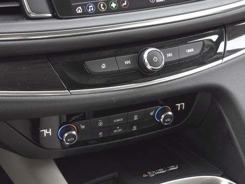 Used 2023 Buick Enclave Essence image 16