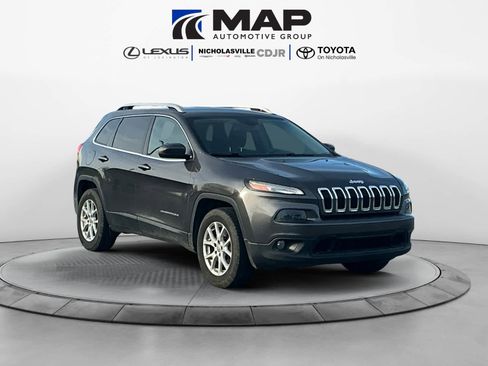Used 2016 Jeep Cherokee Latitude w/ Cold Weather Group image 7