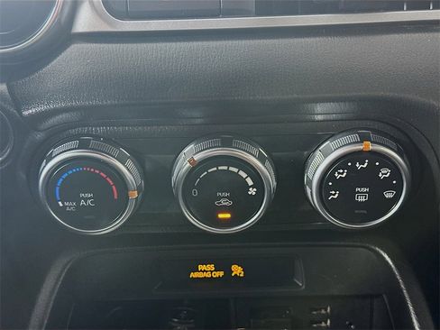 Used 2019 FIAT 124 Spider Classica image 16