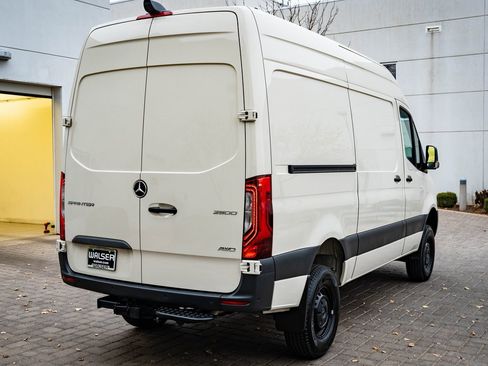 Used 2024 Mercedes-Benz Sprinter 2500 image 7