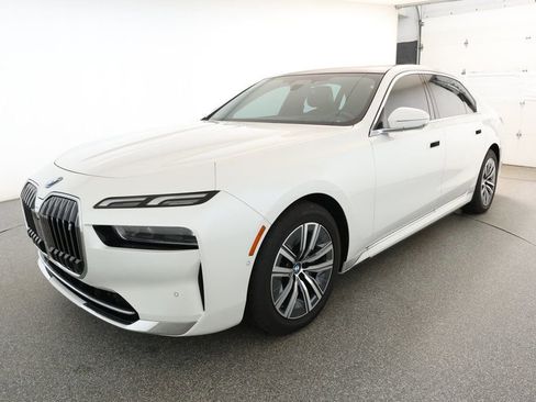 Used 2024 BMW i7 eDrive50 image 1