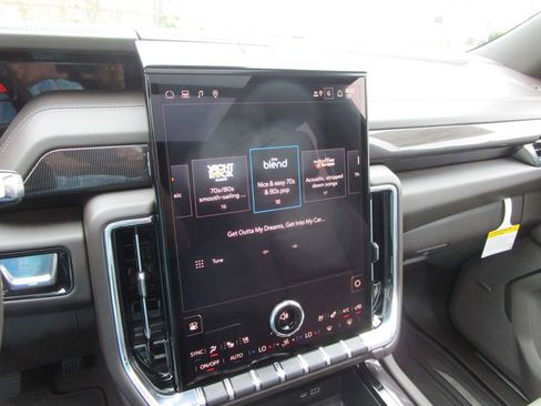 New 2026 GMC Yukon XL Elevation w/ Elevation Premium Package RWD image 35