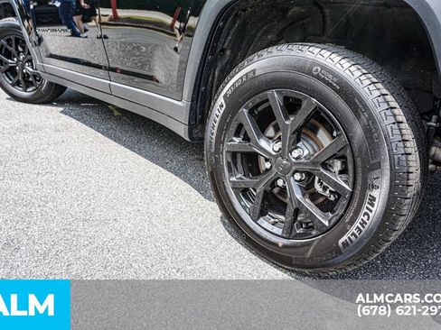 Used 2025 Jeep Grand Cherokee Altitude AWD/4WD image 15
