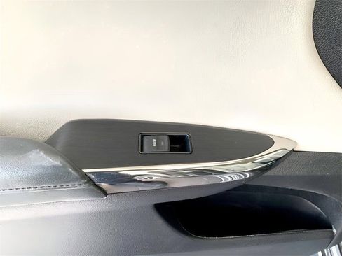 Used 2017 Toyota Avalon XLE Premium image 18