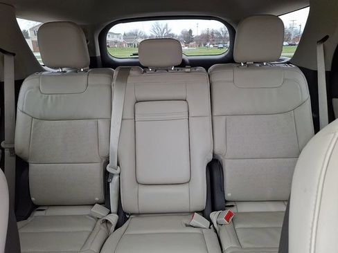Used 2020 Ford Explorer Platinum w/ Premium Technology Package AWD/4WD image 19