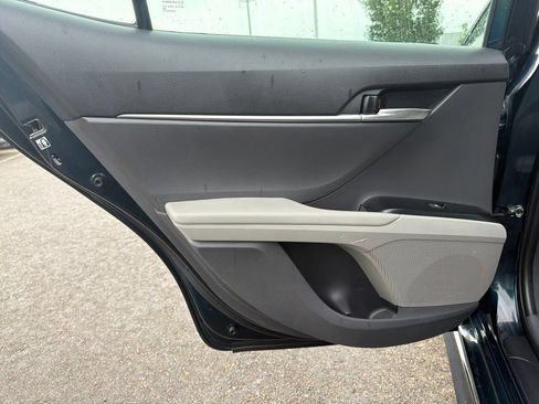 Used 2019 Toyota Camry SE FWD image 19