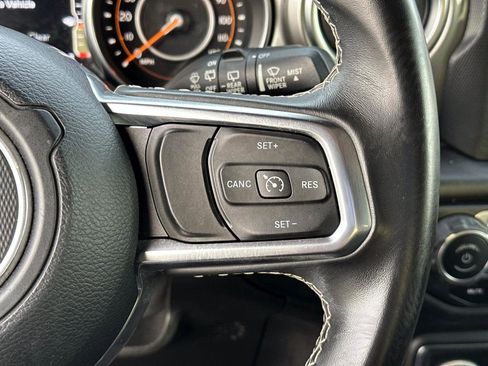 Used 2019 Jeep Wrangler Unlimited Sahara image 28