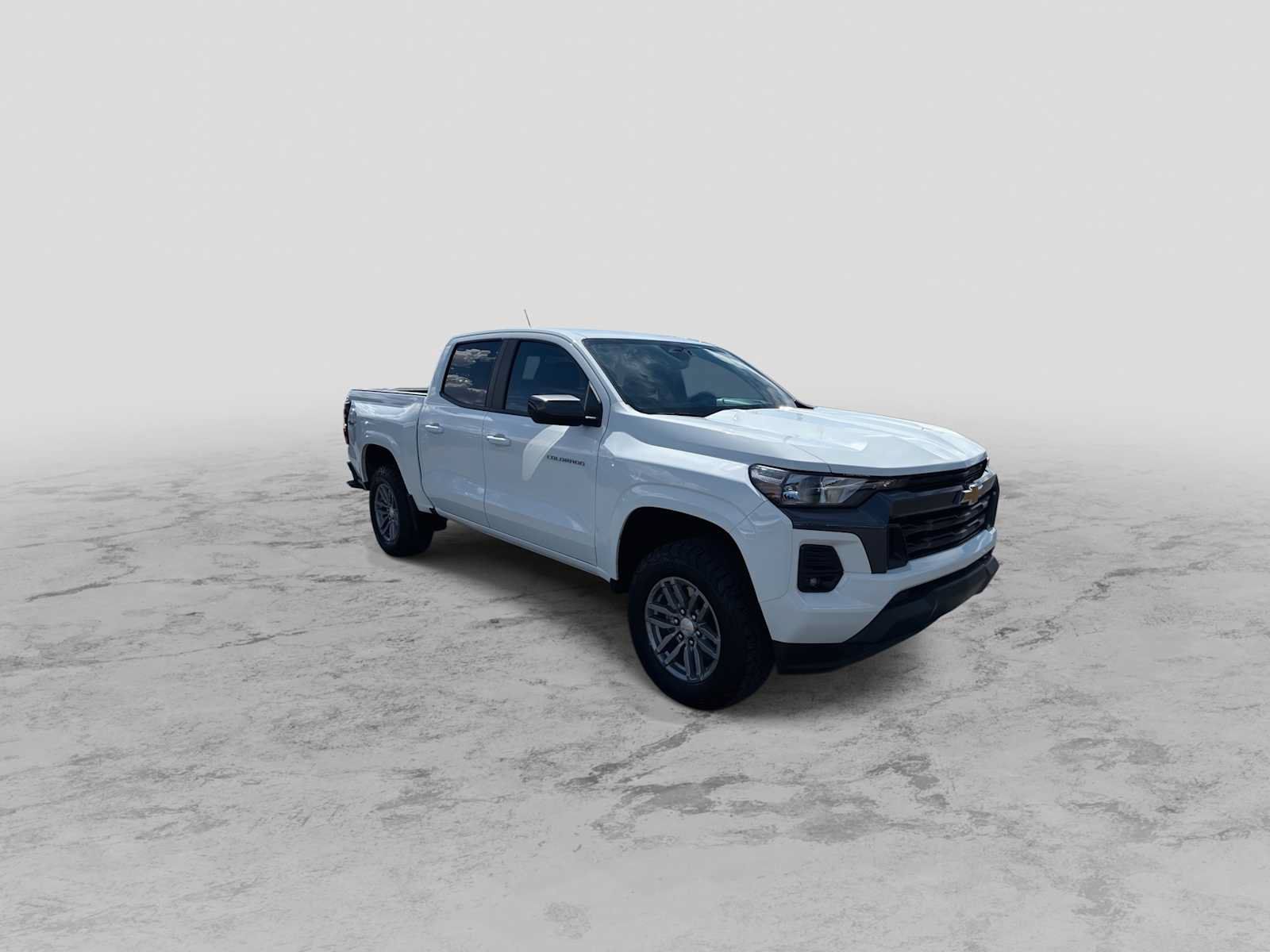 Used 2024 Chevrolet Colorado LT w/ LT Convenience Package II AWD/4WD image 2