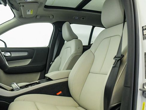 New 2026 Volvo XC40 B5 Plus w/ Protection Package Premier image 18