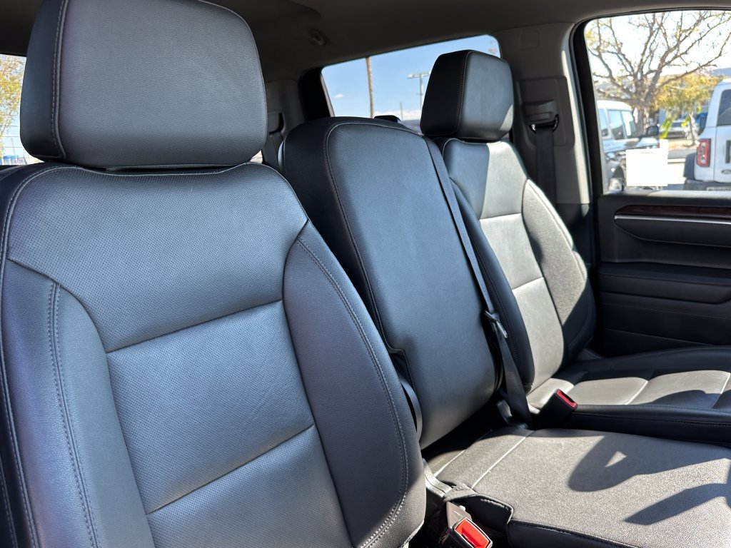 Used 2025 GMC Sierra 1500 SLT AWD/4WD image 17