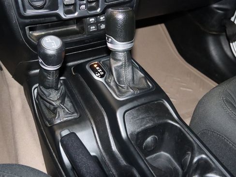 Used 2021 Jeep Gladiator Sport AWD/4WD image 39