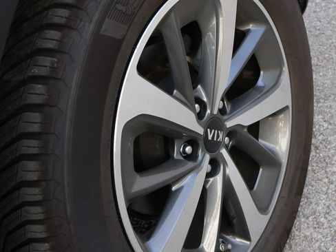 Used 2019 Kia Sorento EX FWD image 35