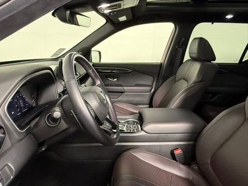 Used 2025 Honda Pilot Black Edition image 27