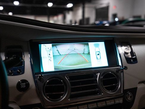 Used 2016 Rolls-Royce Wraith RWD image 13