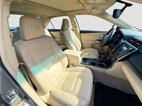 Used 2017 Toyota Camry XLE w/ Moonroof Package FWD image 25