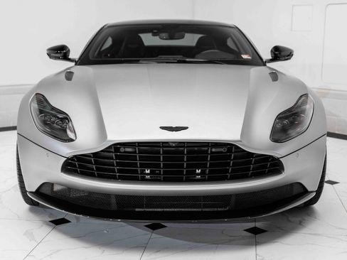 Used 2023 Aston Martin DB11 Coupe image 5