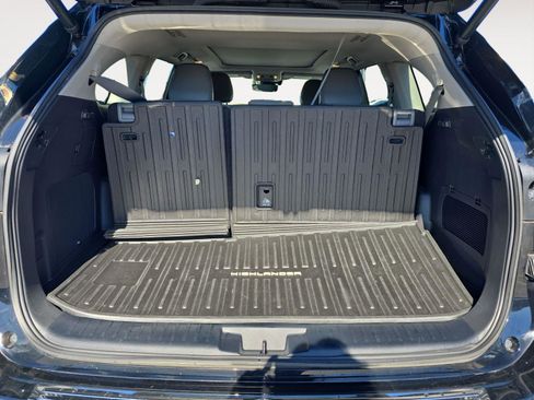 Used 2023 Toyota Highlander Platinum AWD/4WD image 13