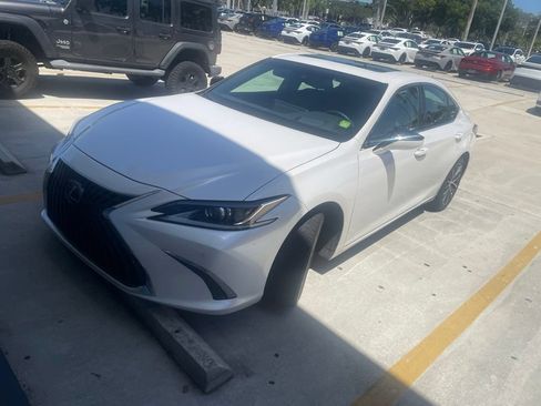 Certified 2024 Lexus ES 300h w/ Premium Package FWD image 5
