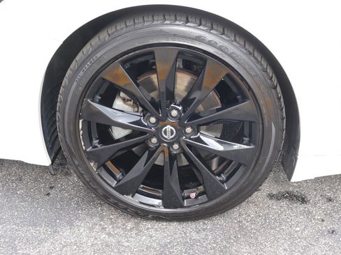 Used 2019 Nissan Maxima SR w/ Premium Package image 40