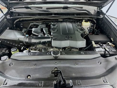 Used 2014 Toyota 4Runner Limited image 31