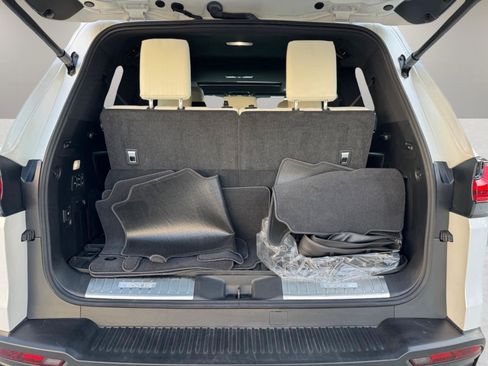 Used 2023 Lexus LX 600 4WD w/ Accessory Package (Z1) image 12