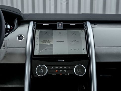 New 2026 Land Rover Discovery Limited Edition AWD/4WD image 19