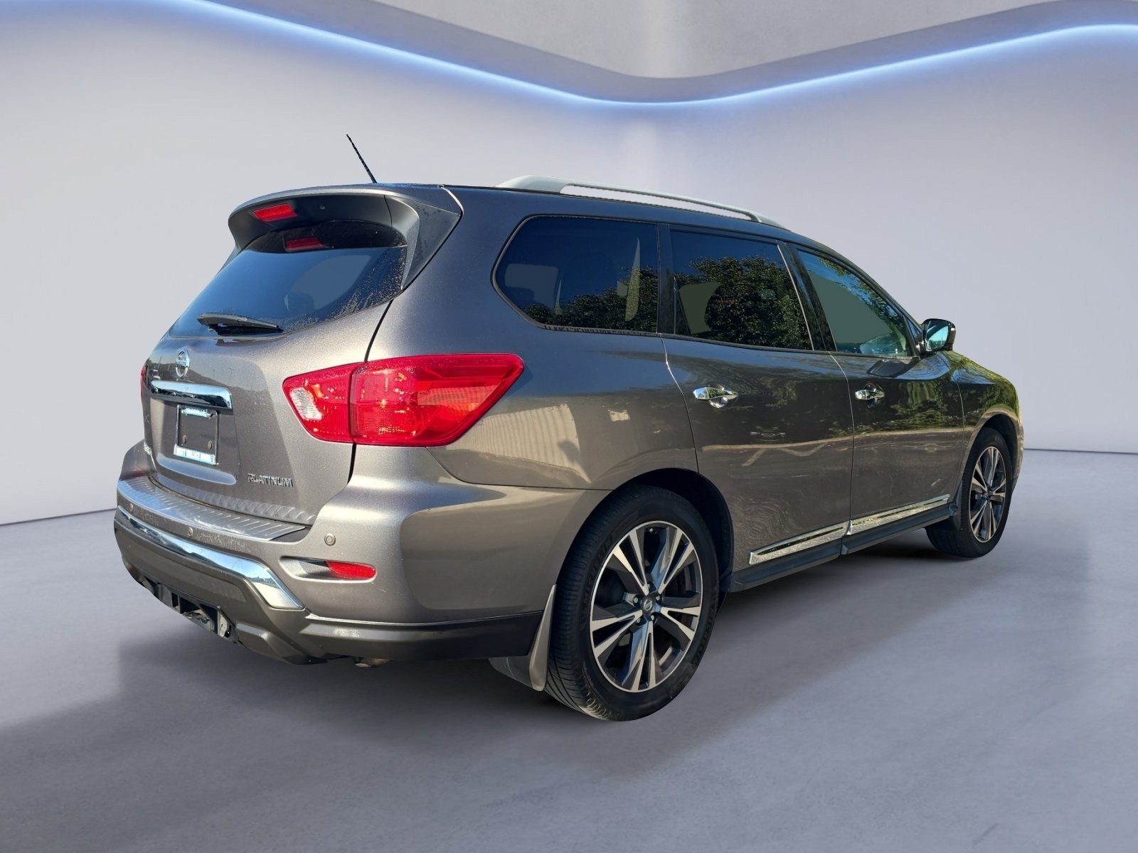 Used 2017 Nissan Pathfinder Platinum FWD image 6