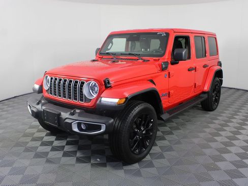 Used 2025 Jeep Wrangler Unlimited Sahara AWD/4WD image 20