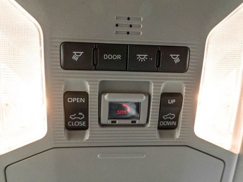 Used 2021 Toyota RAV4 XLE Premium AWD/4WD image 29