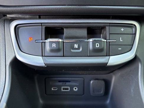 Used 2024 GMC Terrain SLT image 21