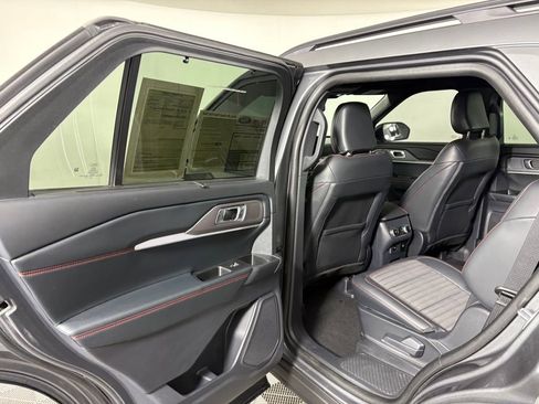 Certified 2025 Ford Explorer ST-Line w/ Premium Package image 28