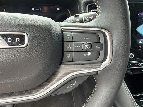 Used 2024 Jeep Wagoneer Series II w/ Flexible Seating Group RWD image 31