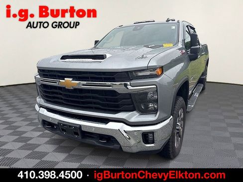Used 2025 Chevrolet Silverado 2500 LT w/ Safety Package AWD/4WD image 3