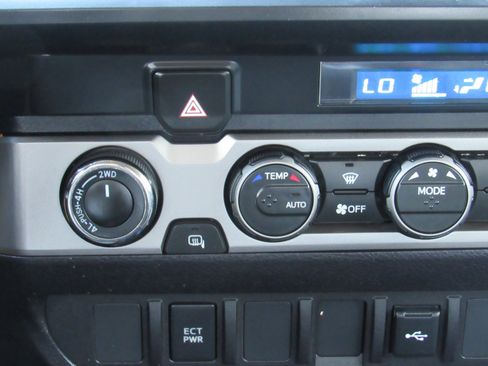 Used 2022 Toyota Tacoma SR image 23