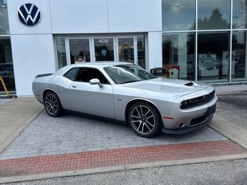 Used 2023 Dodge Challenger R/T RWD image 2