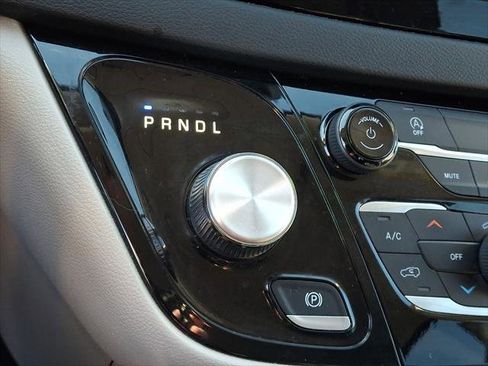 Certified 2023 Chrysler Voyager LX image 27