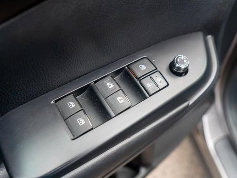 Used 2019 Toyota Highlander XLE image 22