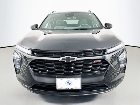 Used 2025 Chevrolet Trax RS w/ Driver Confidence Package FWD image 2