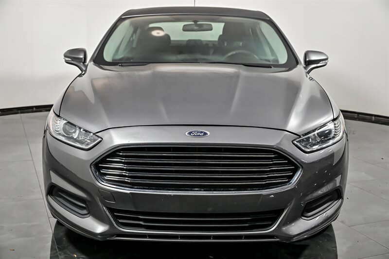 Used 2013 Ford Fusion SE FWD image 4