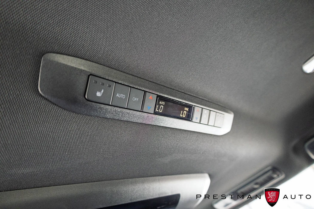 Used 2025 Toyota Sienna Platinum AWD/4WD image 46