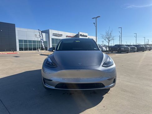 Used 2025 Tesla Model Y Long Range image 8