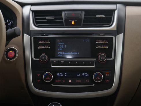 Used 2016 Nissan Altima 2.5 SL w/ Moonroof Package FWD image 15