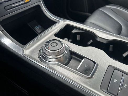 Certified 2022 Ford Edge Titanium w/ Class II Trailer Tow Package image 31