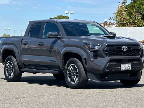 Used 2024 Toyota Tacoma TRD Sport w/ TRD Sport Upgrade Package image 5