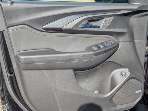 Used 2022 Chevrolet TrailBlazer RS w/ Sun and Liftgate Package FWD image 11
