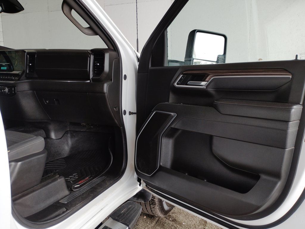 Used 2025 Chevrolet Silverado 2500 LT AWD/4WD image 10