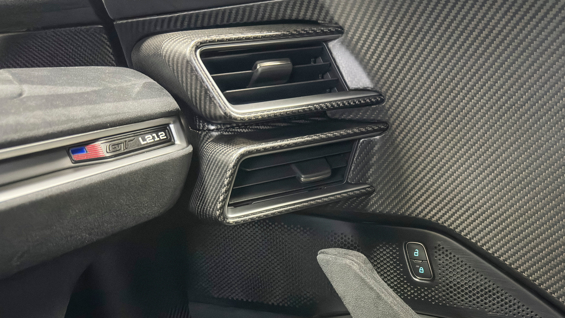 Used 2020 Ford GT Carbon Series RWD image 49