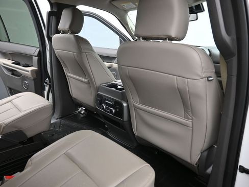 Used 2020 Ford Expedition XLT w/ Equipment Group 202A image 10